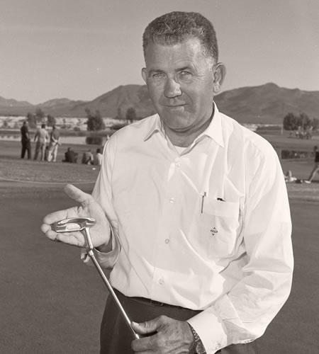 Karsten Solheim holding Anser putter